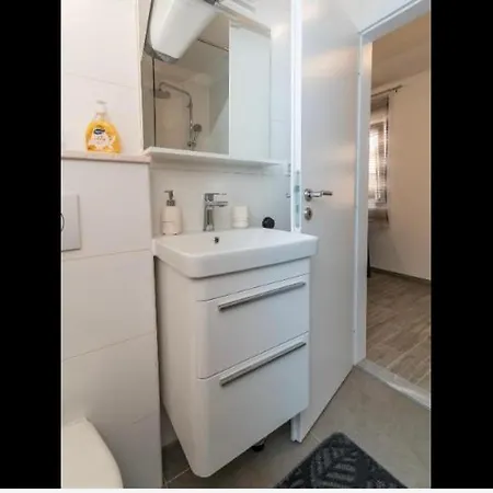 Apartment Small Private House With A Terrace Trogir